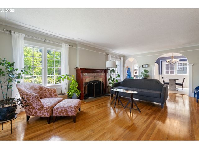 7633 N ALBINA Ave, Portland, OR 97217