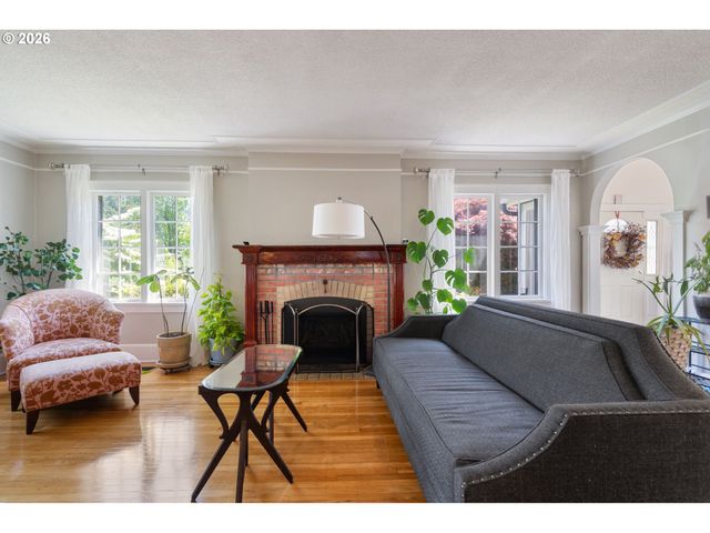 7633 N ALBINA Ave, Portland, OR 97217
