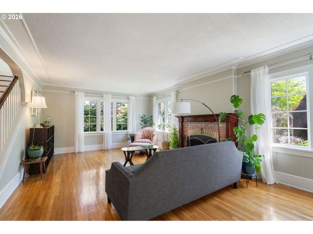 7633 N ALBINA Ave, Portland, OR 97217