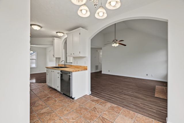 1361 Mutual Dr, Clarksville, TN 37042