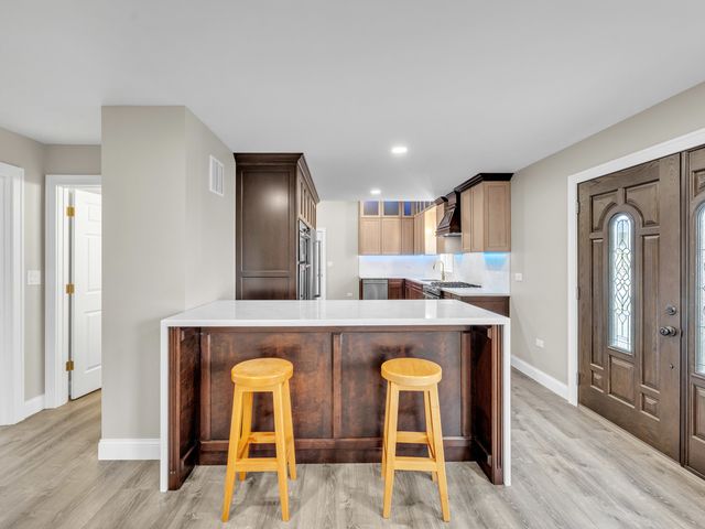 1817 Kelly Avenue, Crest Hill, IL 60403