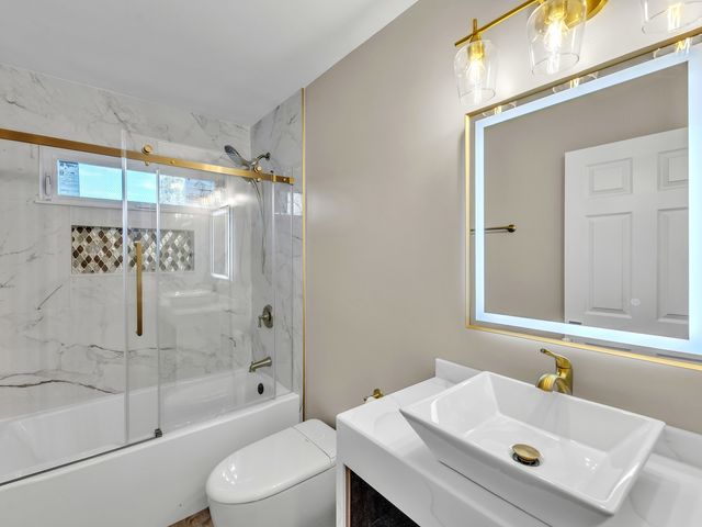 1817 Kelly Avenue, Crest Hill, IL 60403