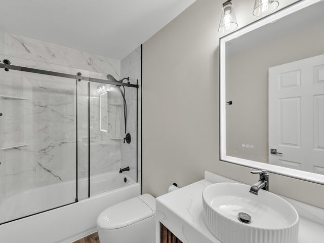 1817 Kelly Avenue, Crest Hill, IL 60403