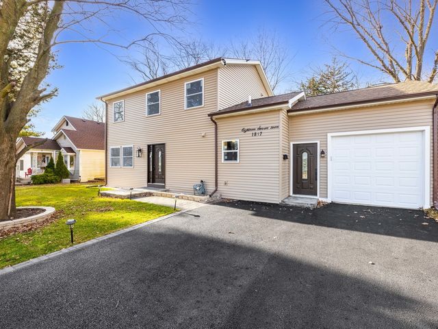 1817 Kelly Avenue, Crest Hill, IL 60403