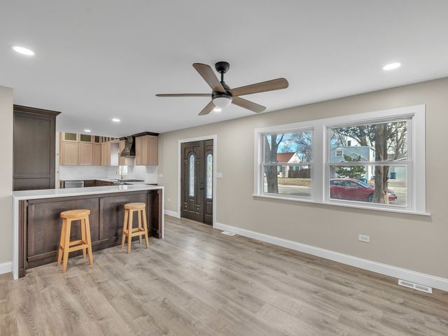 1817 Kelly Avenue, Crest Hill, IL 60403