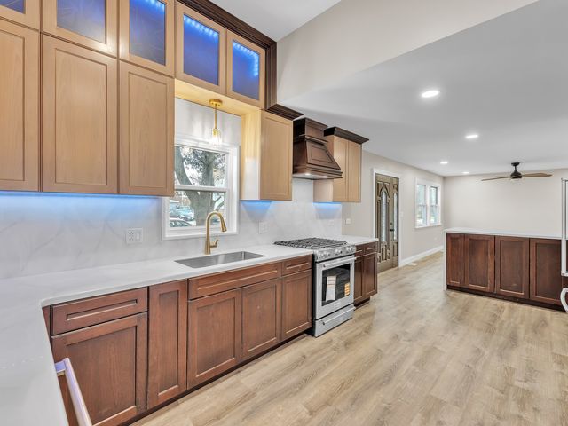 1817 Kelly Avenue, Crest Hill, IL 60403