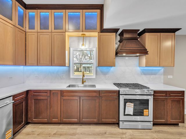 1817 Kelly Avenue, Crest Hill, IL 60403