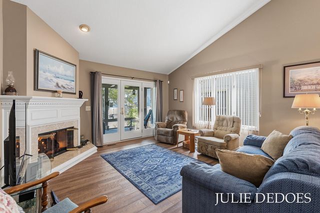 8 Summit Park Drive 8, Spring Lake, MI 49456
