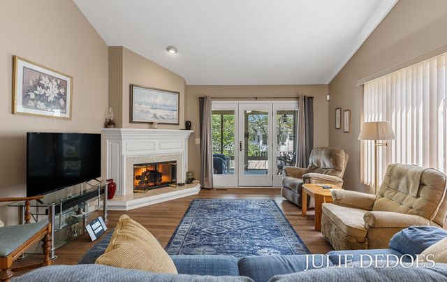 8 Summit Park Drive 8, Spring Lake, MI 49456