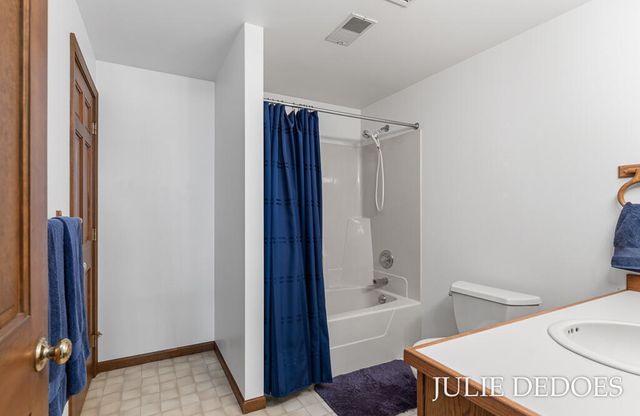 8 Summit Park Drive 8, Spring Lake, MI 49456