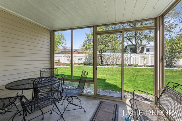 8 Summit Park Drive 8, Spring Lake, MI 49456