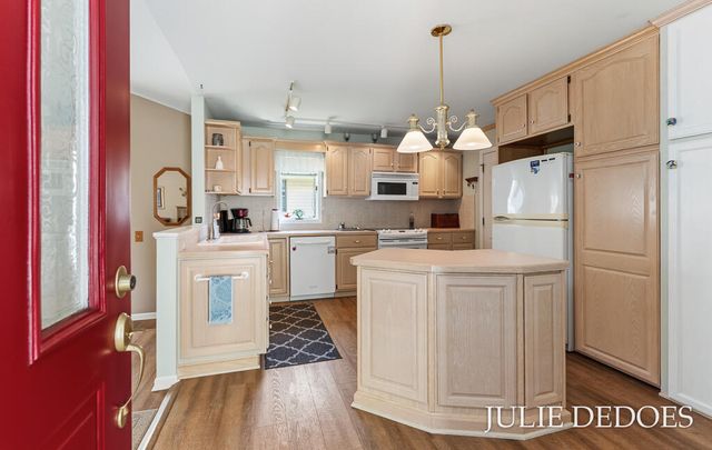 8 Summit Park Drive 8, Spring Lake, MI 49456