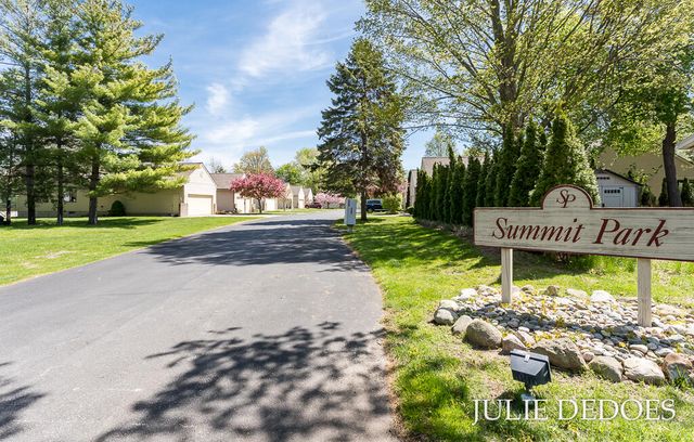 8 Summit Park Drive 8, Spring Lake, MI 49456