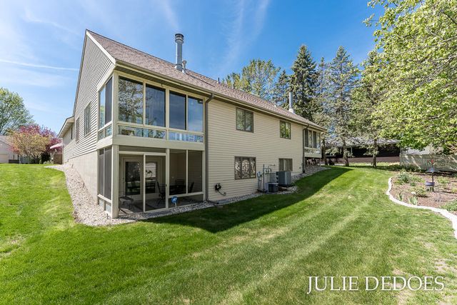8 Summit Park Drive 8, Spring Lake, MI 49456