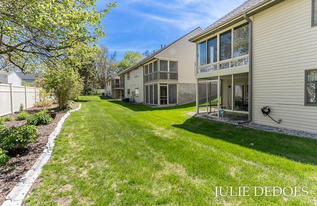 8 Summit Park Drive 8, Spring Lake, MI 49456