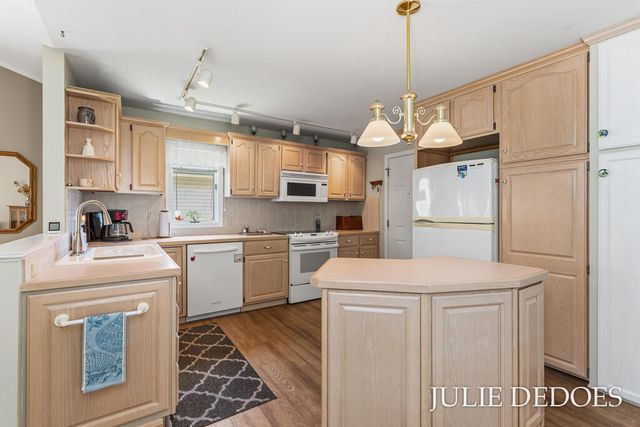8 Summit Park Drive 8, Spring Lake, MI 49456