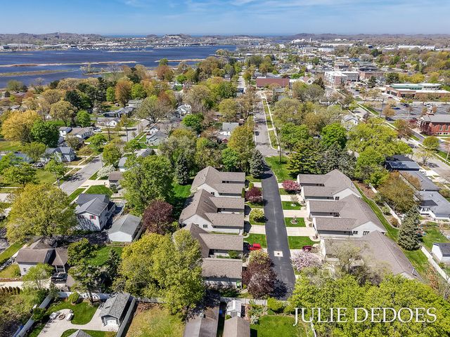 8 Summit Park Drive 8, Spring Lake, MI 49456