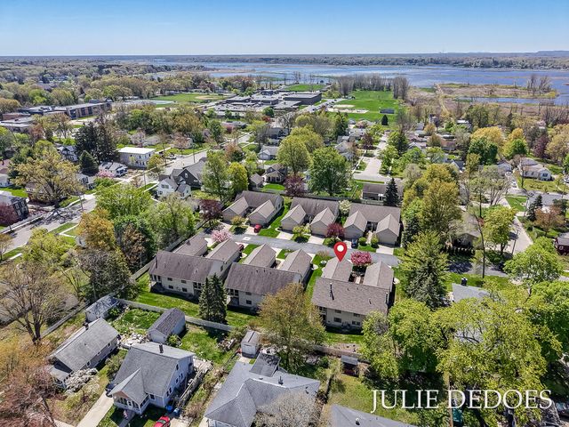 8 Summit Park Drive 8, Spring Lake, MI 49456