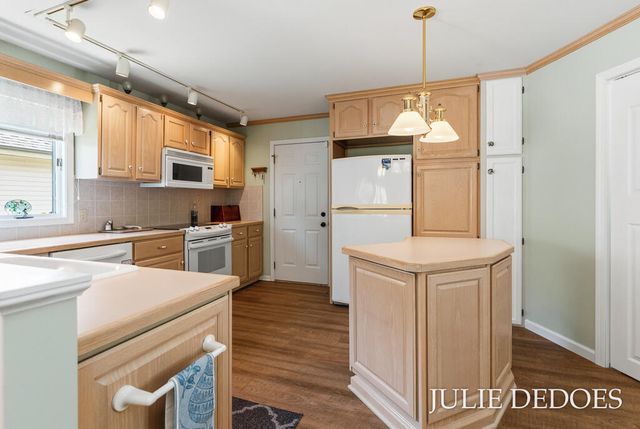 8 Summit Park Drive 8, Spring Lake, MI 49456