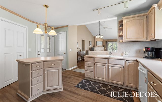 8 Summit Park Drive 8, Spring Lake, MI 49456