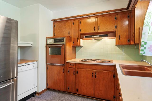 16206 E 35th Street S, Independence, MO 64055