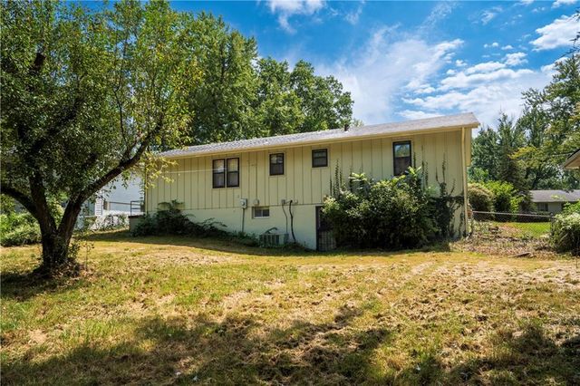 16206 E 35th Street S, Independence, MO 64055