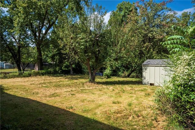 16206 E 35th Street S, Independence, MO 64055