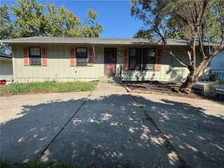 16206 E 35th Street S, Independence, MO 64055