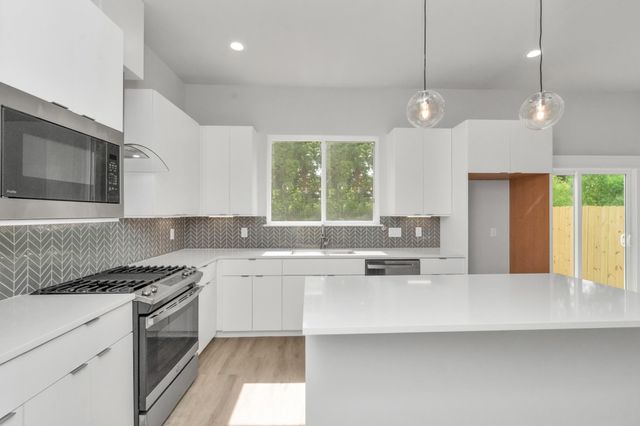 5818 Burt Street, Houston, TX 77091