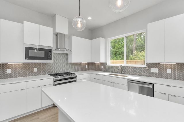 5818 Burt Street, Houston, TX 77091