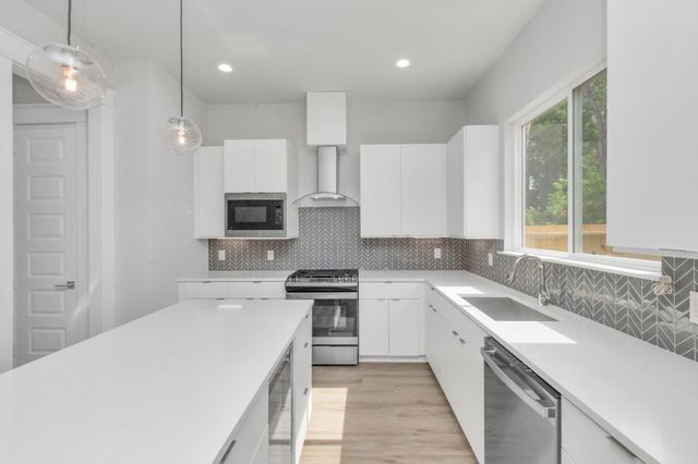 5818 Burt Street, Houston, TX 77091