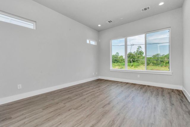 5818 Burt Street, Houston, TX 77091