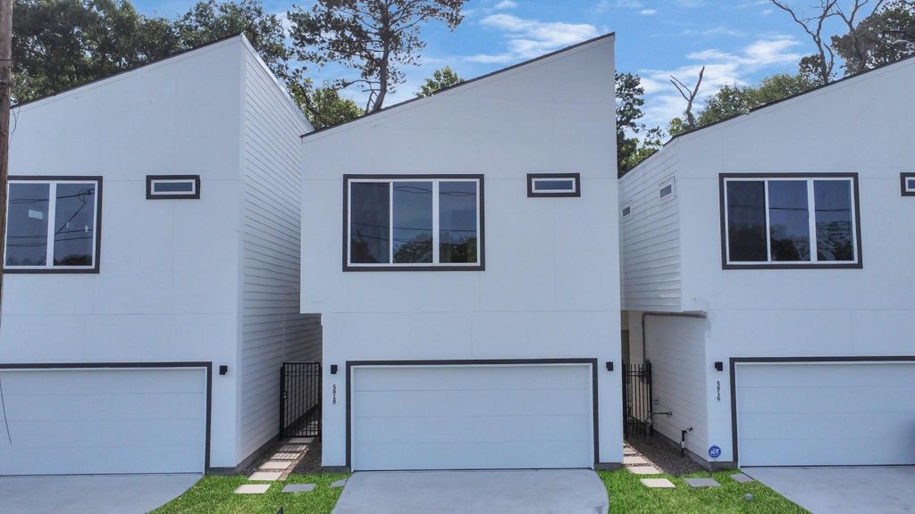 5818 Burt Street, Houston, TX 77091