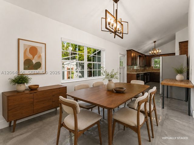 902 NW 10th Ct, Miami, FL 33136