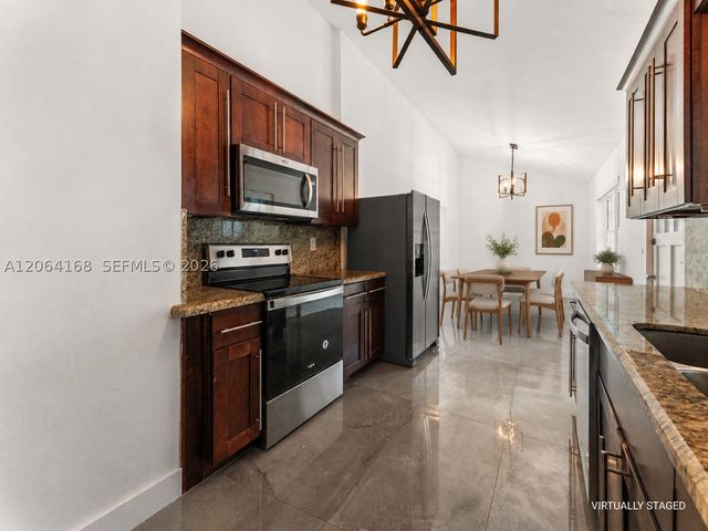 902 NW 10th Ct, Miami, FL 33136