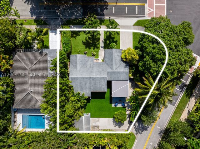 902 NW 10th Ct, Miami, FL 33136