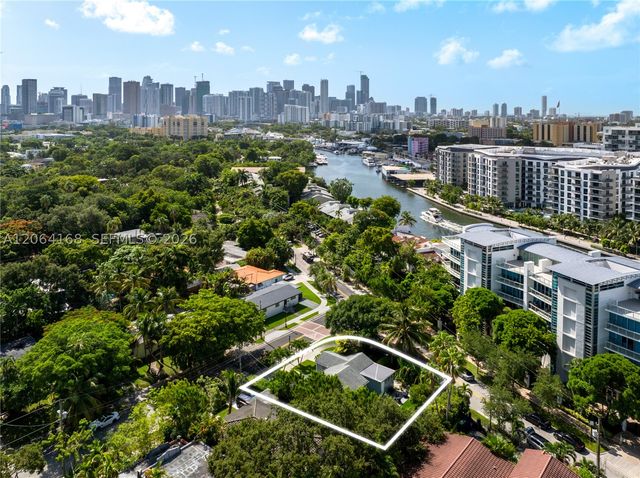 902 NW 10th Ct, Miami, FL 33136