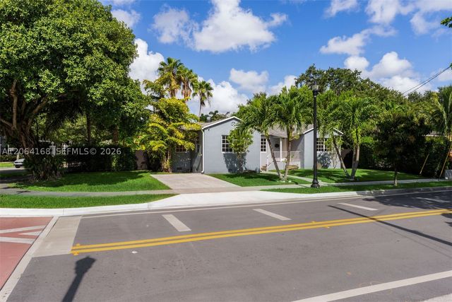 902 NW 10th Ct, Miami, FL 33136