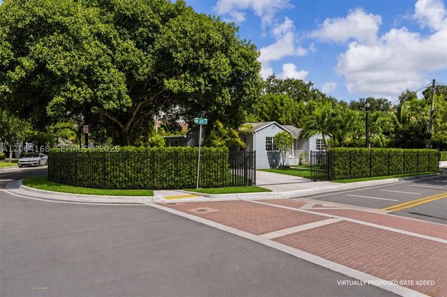 902 NW 10th Ct, Miami, FL 33136