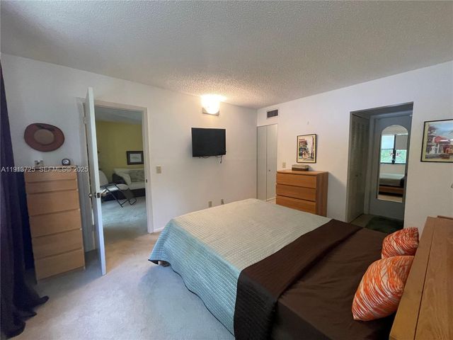 2786 NW 104th Avenue 211, Sunrise, FL 33322