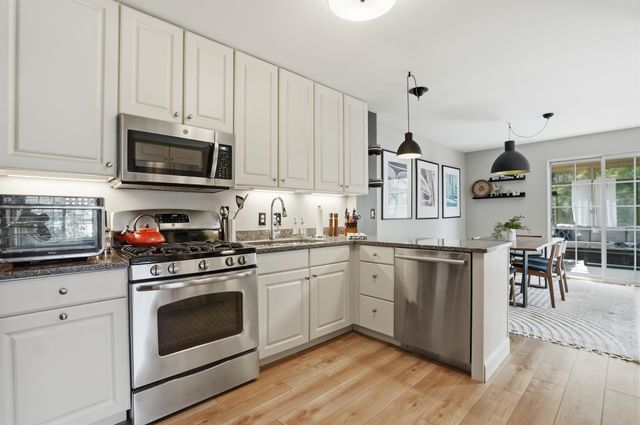 36 Lake Forest Drive, Burlington, VT 05401