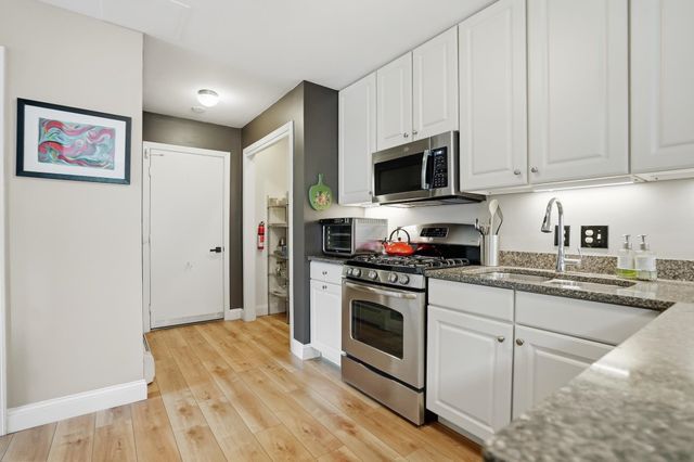 36 Lake Forest Drive, Burlington, VT 05401