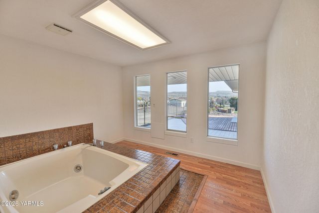 91 Wilson Rd, Yakima, WA 98901