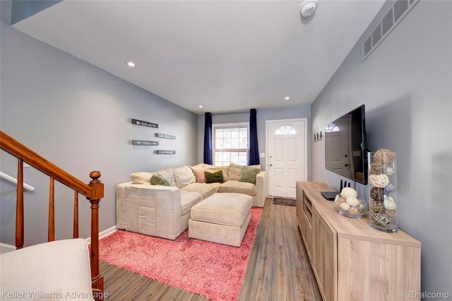 446 Oakgrove Court, Clawson, MI 48017