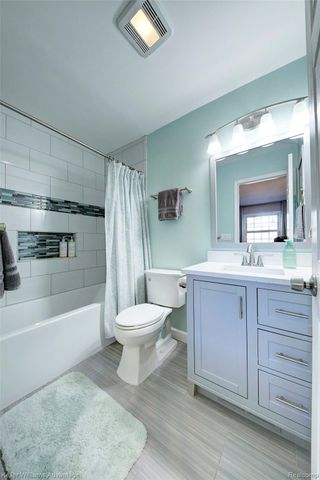 446 Oakgrove Court, Clawson, MI 48017