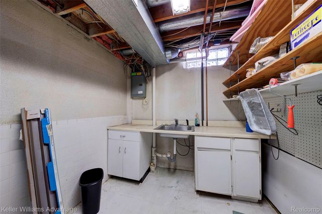 446 Oakgrove Court, Clawson, MI 48017