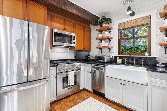 5 Ledge Road, Newport, RI 02840