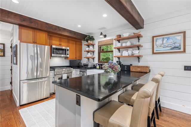 5 Ledge Road, Newport, RI 02840