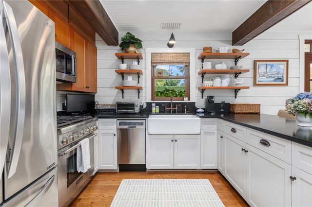 5 Ledge Road, Newport, RI 02840