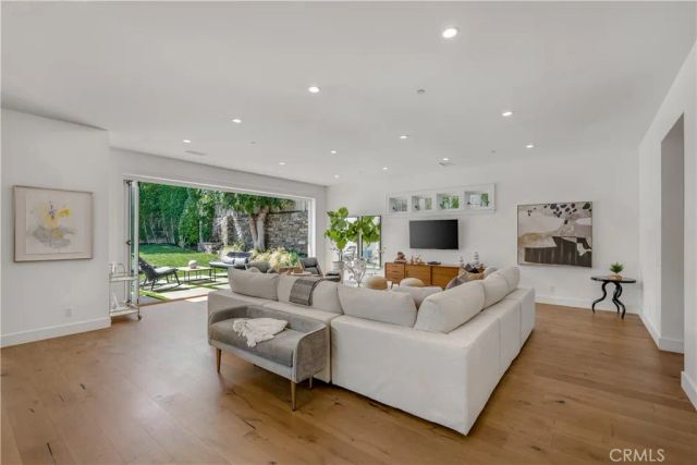 472 Holly Street, Laguna Beach, CA 92651